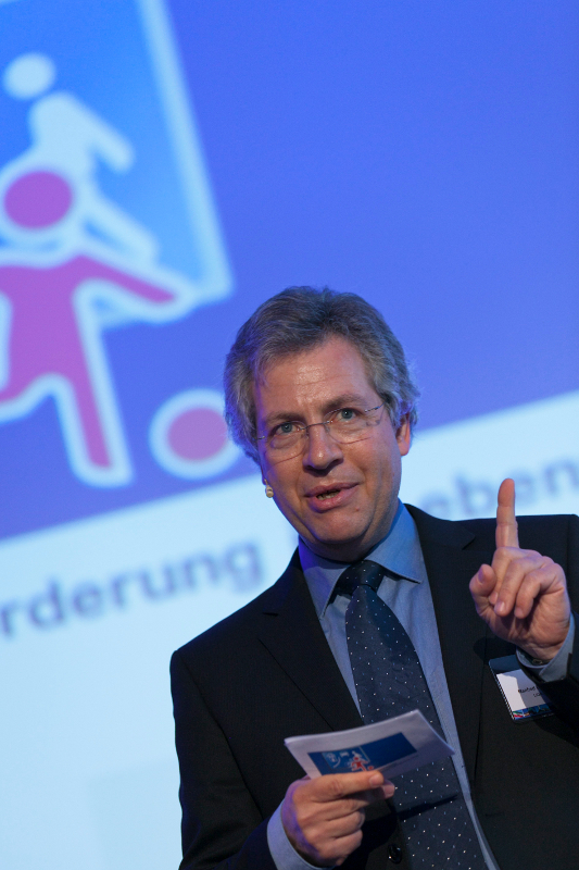 Moderator Manfred Dickersbach, LIGA.NRW