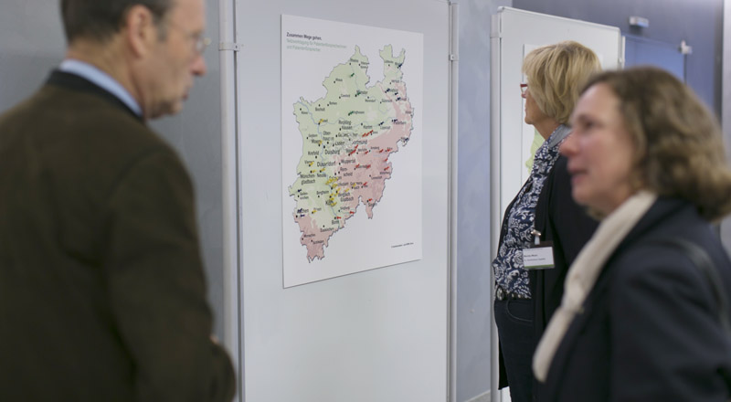 Pinnnadeln auf einer NRW-Karte zeigen, woher die Besucher kommen