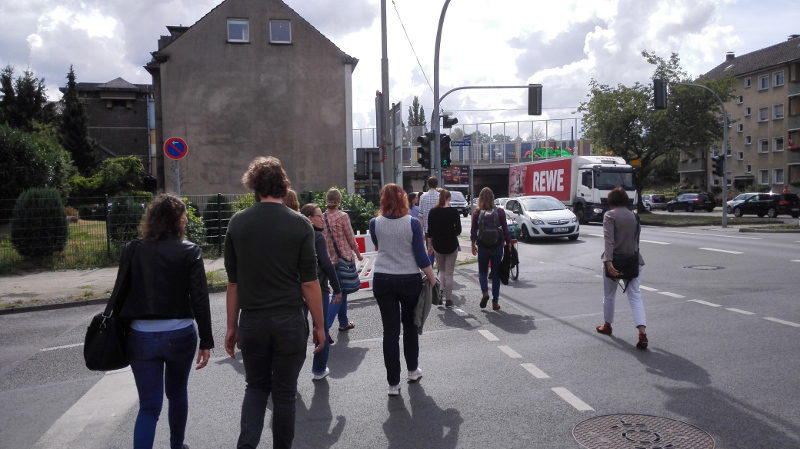 Teilnehmende einer Exkursion in Bochum Wattenscheid