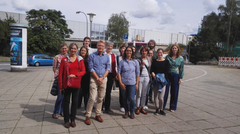 Gruppenbild der Exkursionsteilnehmenden in Bochum Wattenscheid